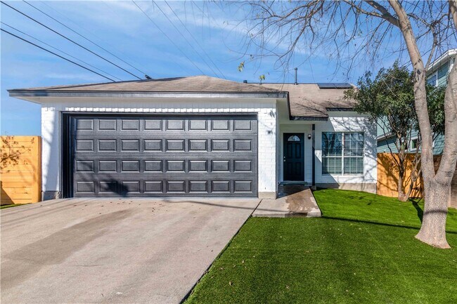 6900 Bennett Ave Austin, TX 78752 photo 2