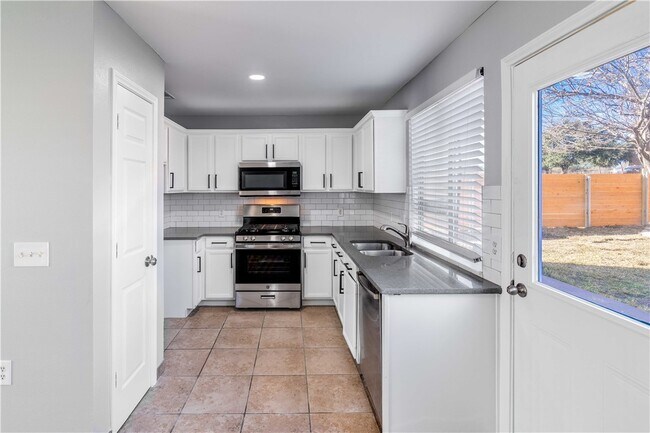6900 Bennett Ave Austin, TX 78752 photo 4