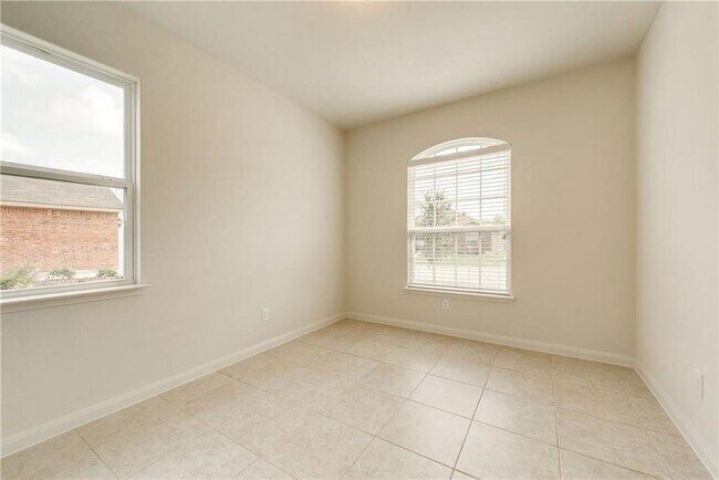 9425 Bald Cypress St Forney, TX 75126 photo 3