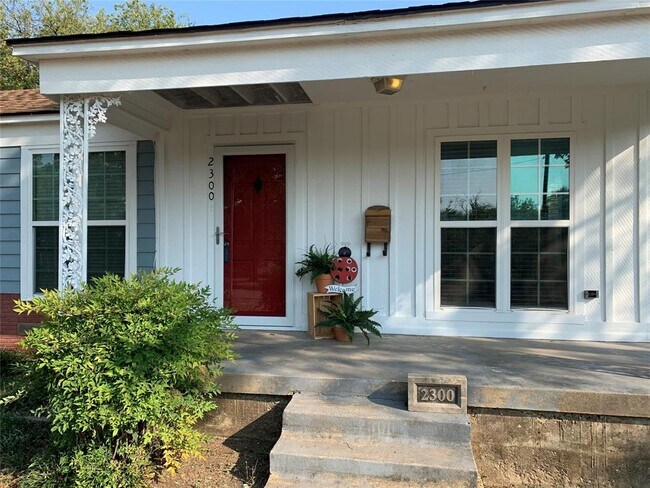 2300 Westbrook Avenue, Fort Worth, TX 76111 photo 2
