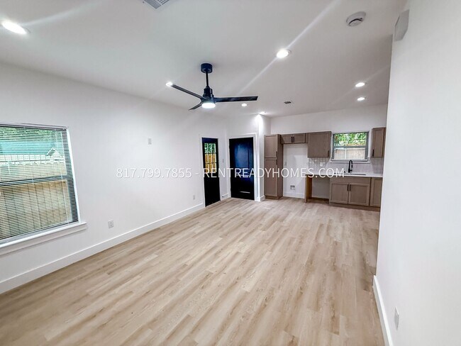1337 W Bewick St Fort Worth, TX 76110 photo 3