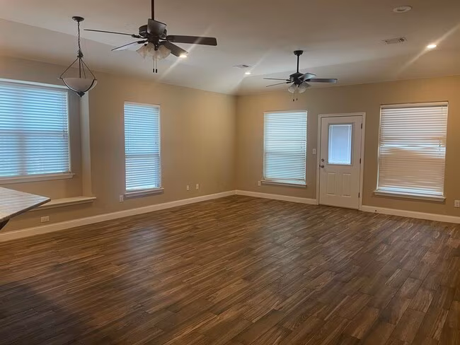103 South Kanaio Drive, Bastrop, TX 78602 photo 5