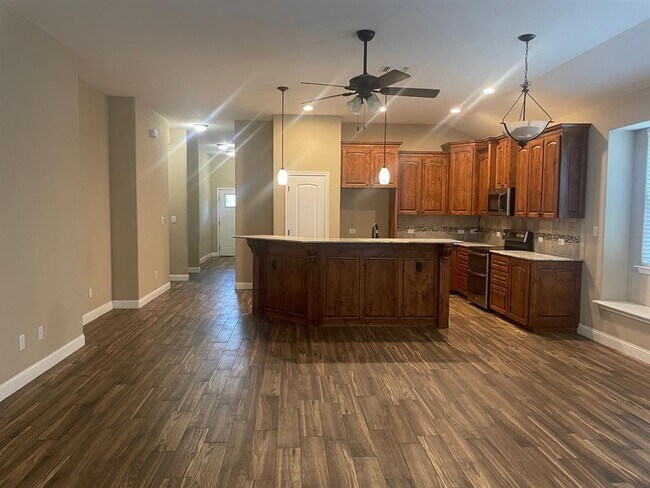 103 South Kanaio Drive, Bastrop, TX 78602 photo 4