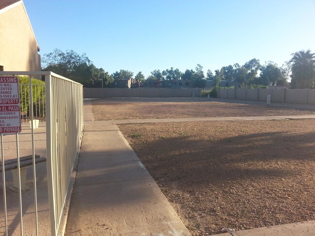 5813 N 59th Dr Glendale, AZ 85301 photo 3