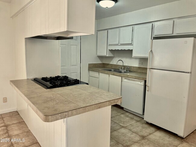 949 W Parkway Blvd Tempe, AZ 85281 photo 4