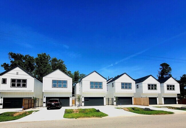 9349 Lavender Street, Houston, TX 77016 photo 2