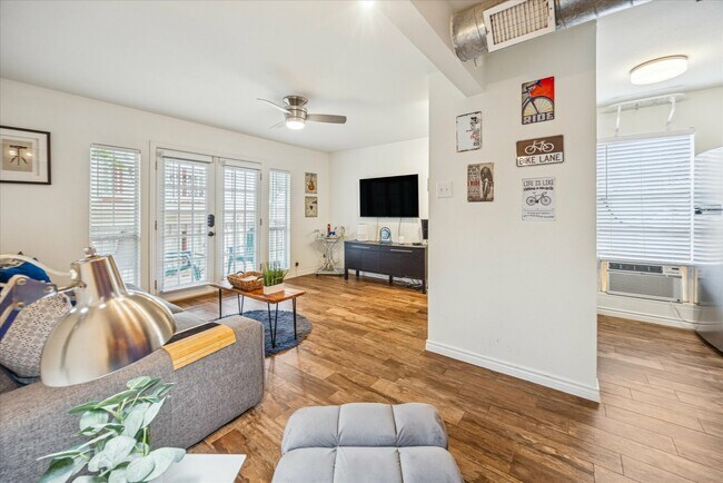 1510 W 6th St Austin, TX 78703 photo 2