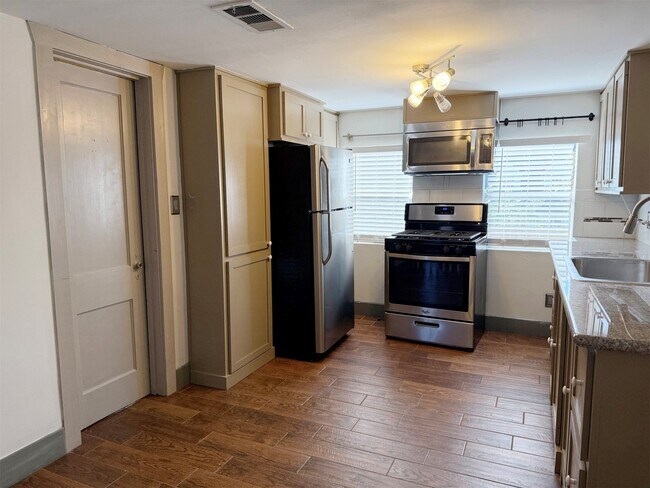 2405 Sunset Boulevard, Houston, TX 77005 photo 5