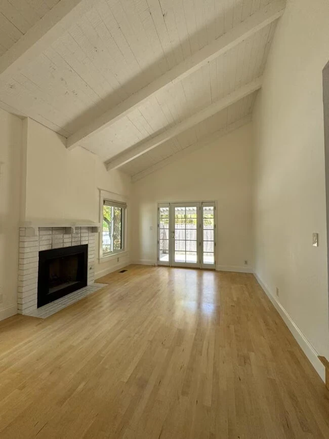 730 University Dr Menlo Park, CA 94025 photo 2