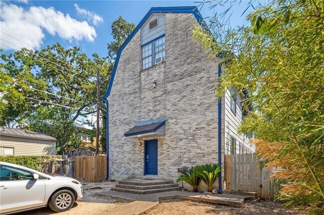 3106 Cedar St Austin, TX 78705 photo 2