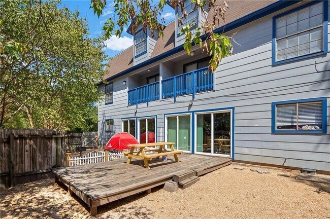 3106 Cedar St Austin, TX 78705 photo 4