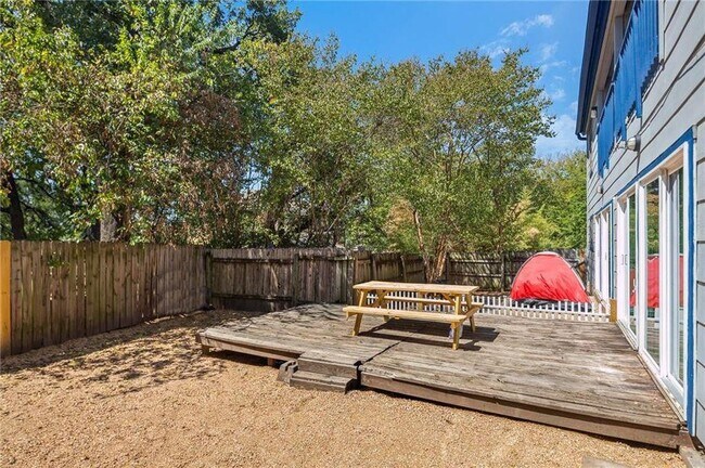 3106 Cedar St Austin, TX 78705 photo 5