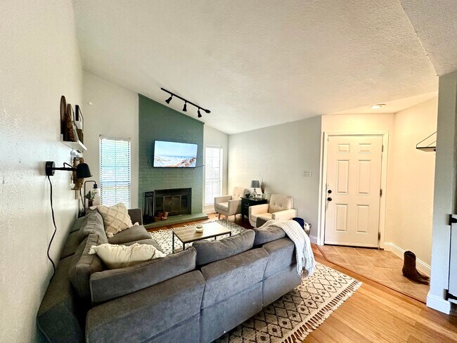 1108 Quail Valley Ln Arlington, TX 76011 photo 2