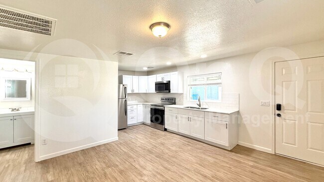 231 S 1st St Avondale, AZ 85323 photo 5