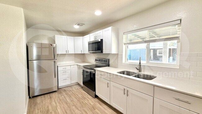 231 S 1st St Avondale, AZ 85323 photo 2