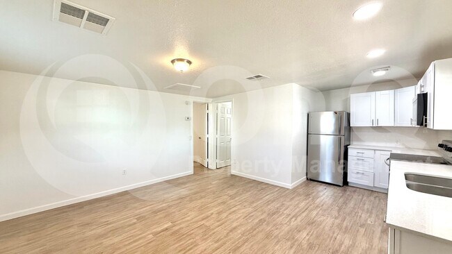 231 S 1st St Avondale, AZ 85323 photo 4