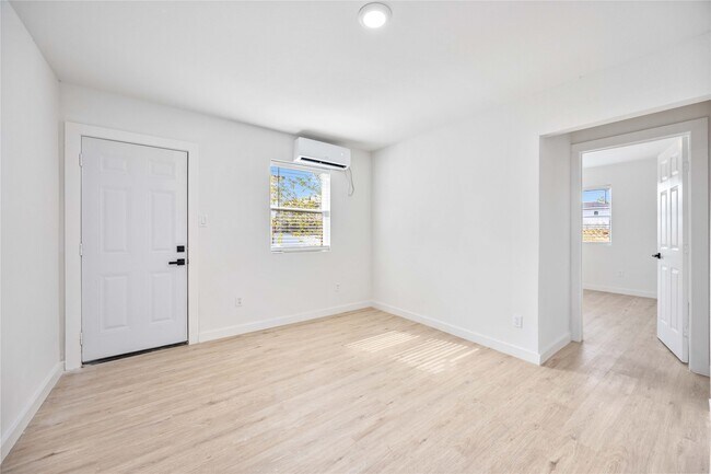 Del Rio Apartments photo 3