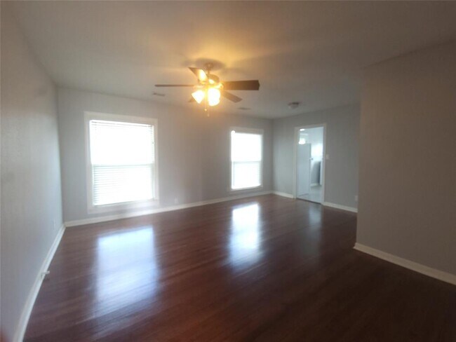 3916 Locke Avenue, Fort Worth, TX 76107 photo 5