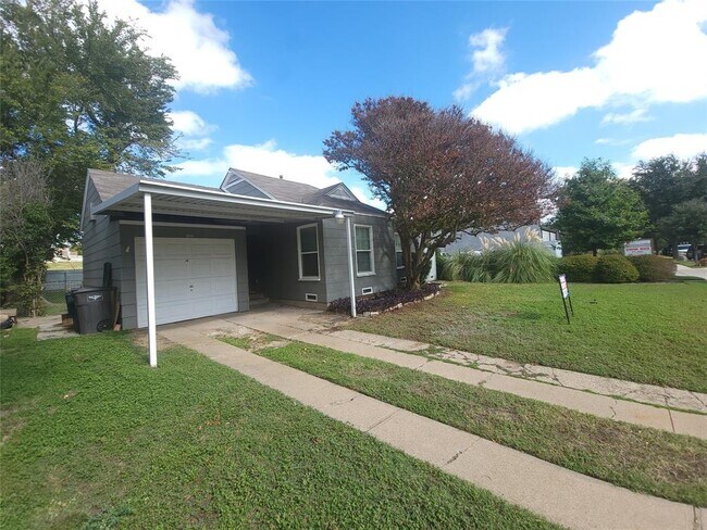 3916 Locke Avenue, Fort Worth, TX 76107 photo 2