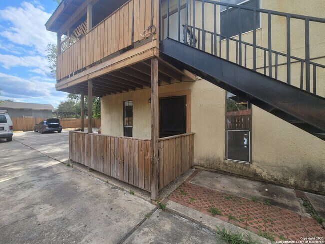 418 Verne St San Antonio, TX 78221 photo 2
