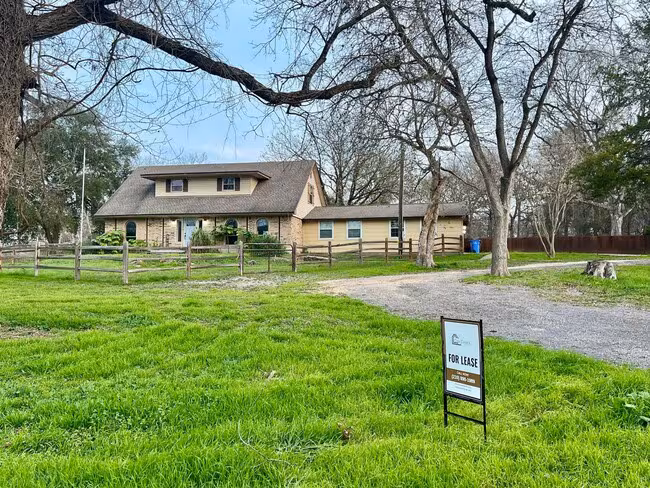 289 Deer Slayer Dr Seguin, TX 78155 photo 2