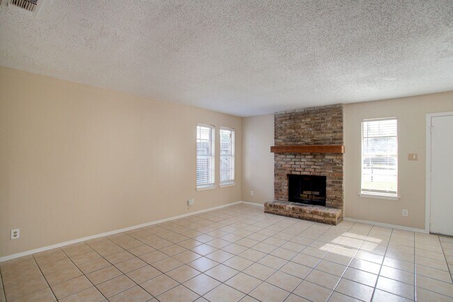 708-710 N Cooper St Arlington, TX 76011 photo 4