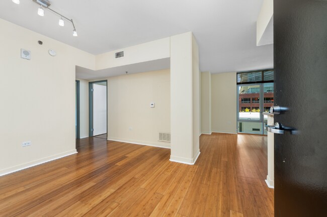 425 W Beech St San Diego, CA 92101 photo 2