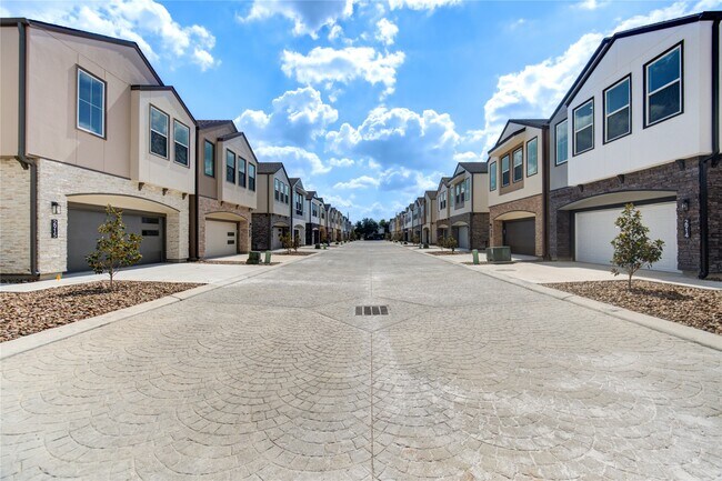 2914 El Fenice Lane, Houston, TX 77057 photo 2