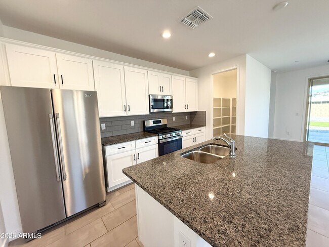 13312 West Crimson Terrace, Peoria, AZ 85383 photo 2