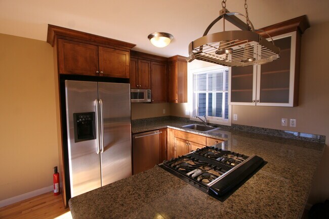 1018 Taylor Avenue North, Seattle, WA 98109 photo 4