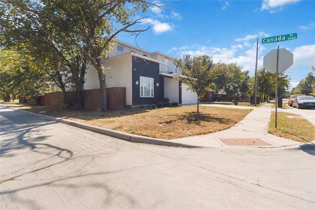4136 Mart St Dallas, TX 75212 photo 2