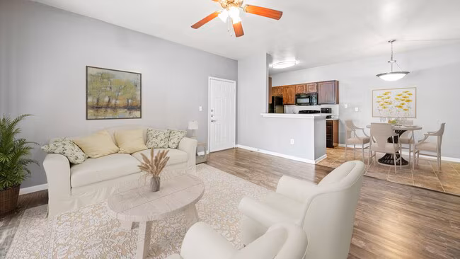 River Oaks Villas Apartments photo 2