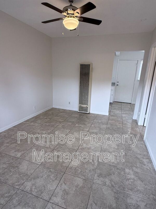 602 N Freeman St Oceanside, CA 92054 photo 2