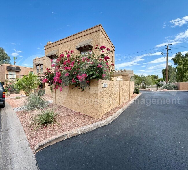 10402 N 10th St Phoenix, AZ 85020 photo 2
