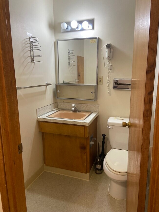 4731 12th Ave NE Seattle, WA 98105 photo 4