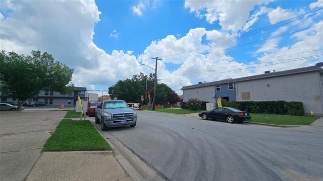2420 Louise St Denton, TX 76201 photo 2
