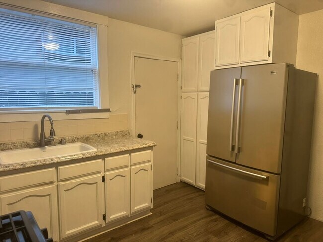 1015 47th St Emeryville, CA 94608 photo 5