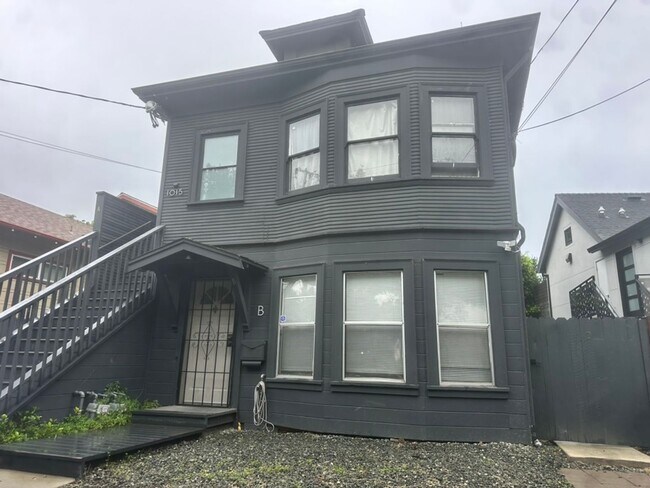 1015 47th St Emeryville, CA 94608 photo 2