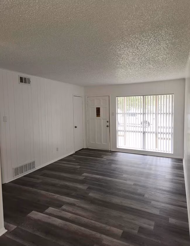 2301 Cochran Street, Irving, TX 75062 photo 2