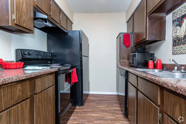 RIVER RANCH APARTMENTS photo 3