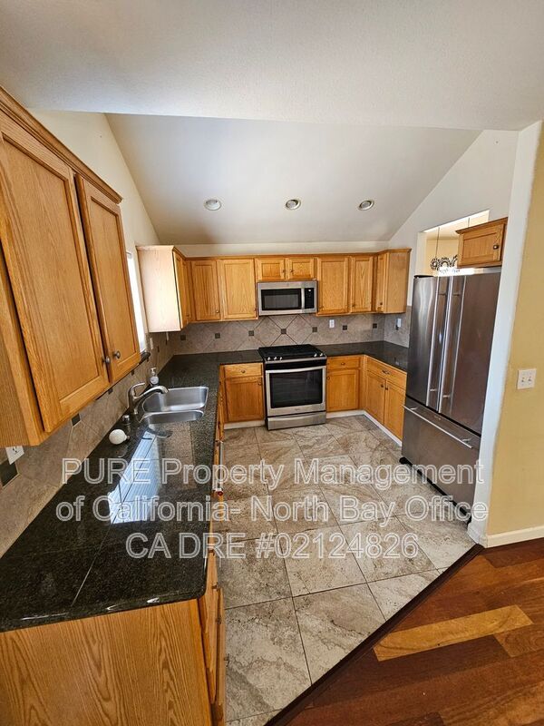 319 Toscana Cir Cloverdale, CA 95425 photo 2