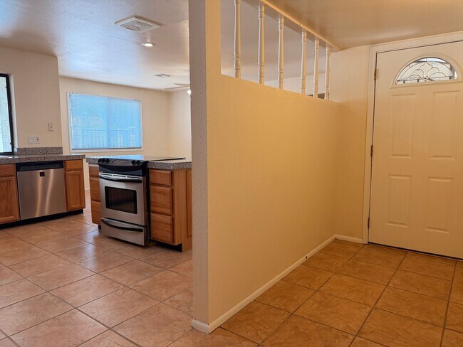 718 E Manhatton Dr Tempe, AZ 85282 photo 5