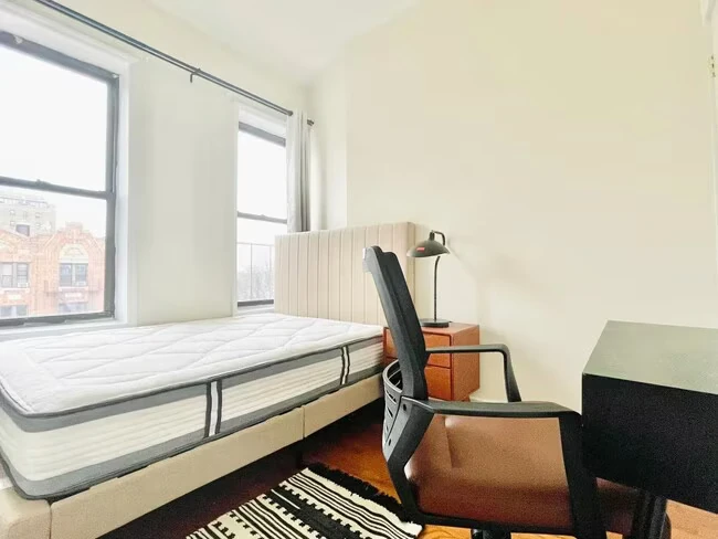 Furnished room/NOT APARTMENT photo 4