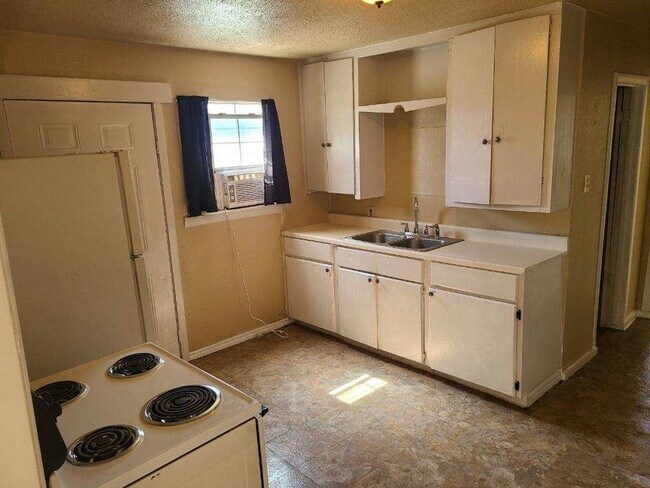 2808-2810 Stuart Dr Fort Worth, TX 76104 photo 2