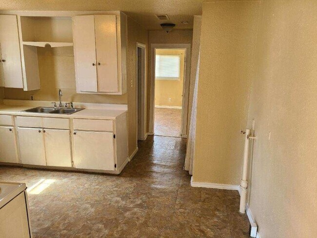 2808-2810 Stuart Dr Fort Worth, TX 76104 photo 4