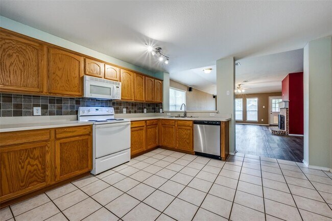 209 Tripp Trail, Denton, TX 76207 photo 5