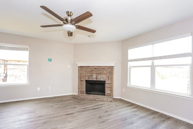1627 Dream Catcher Way Krum, TX 76249 photo 4
