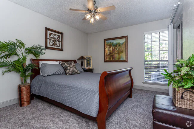 Cross Creek Apartments photo 5