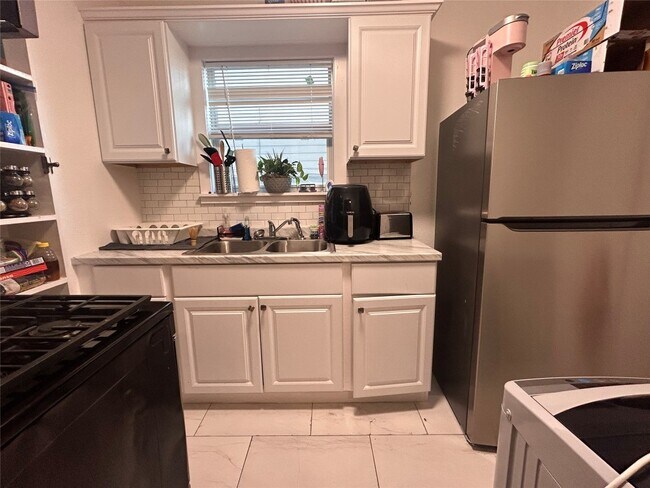 912 W 22 1/2 St Austin, TX 78705 photo 4