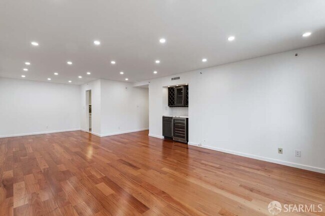 101 Lombard photo 5